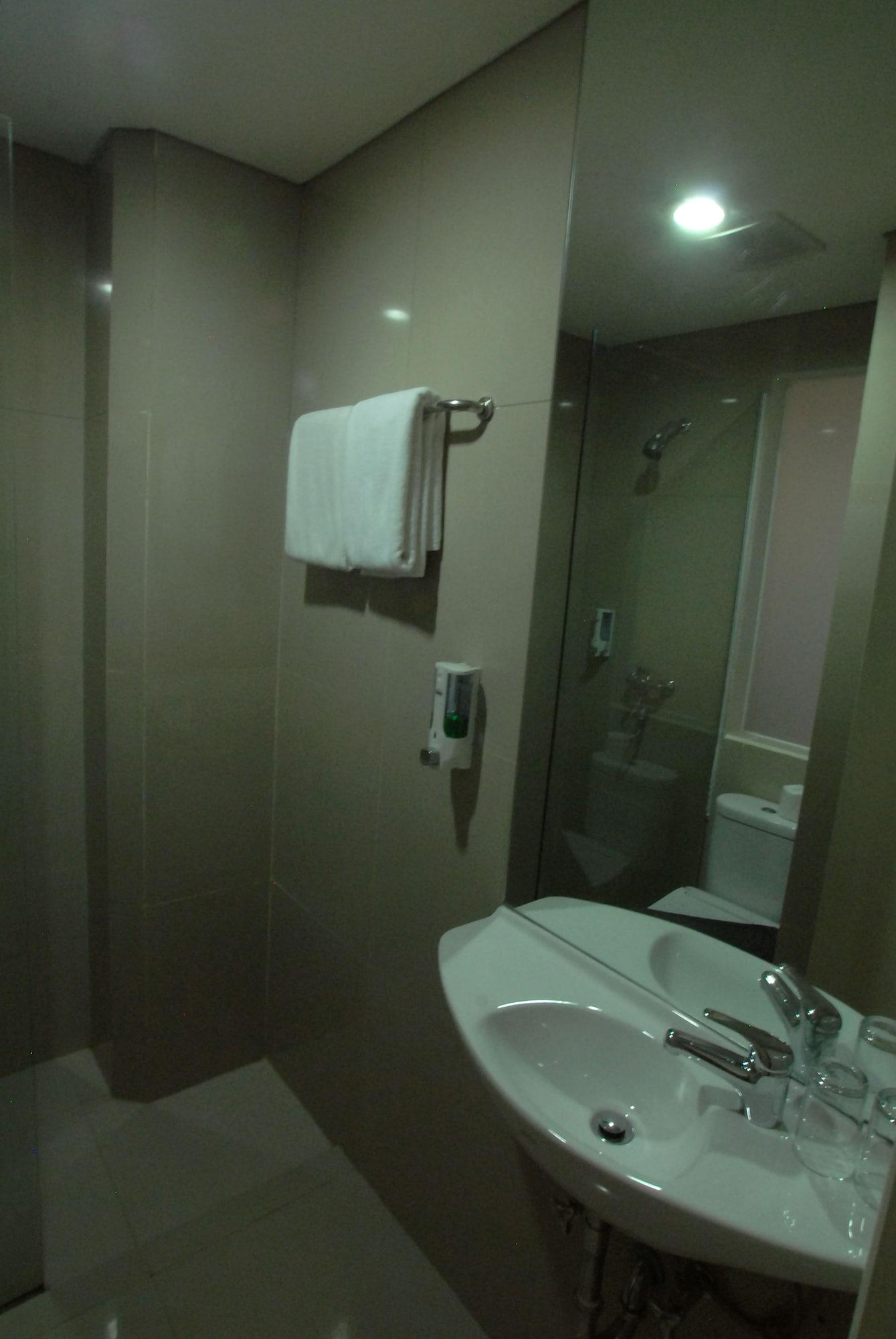 Vio Hotel Veteran Бандунг Экстерьер фото