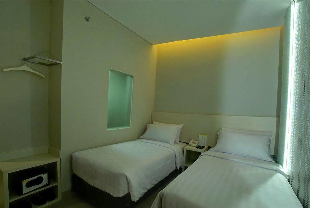 Vio Hotel Veteran Бандунг Экстерьер фото